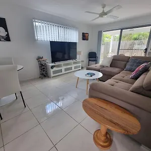 Glass House Mountains Retreat Holiday home